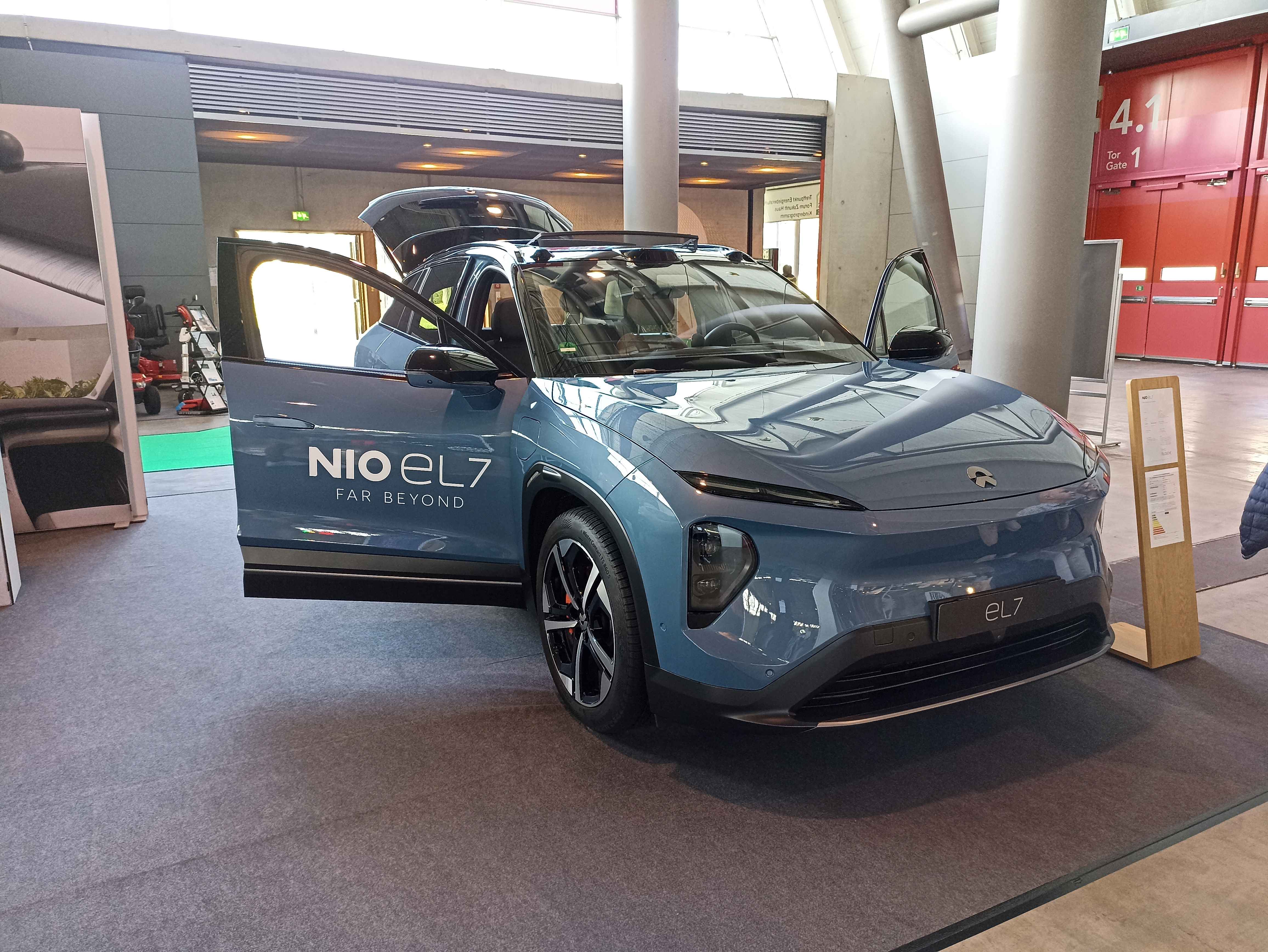 14-nahaufnahme-eines-e-autos-der-marke-nio-auf-der-i-mobility-2023