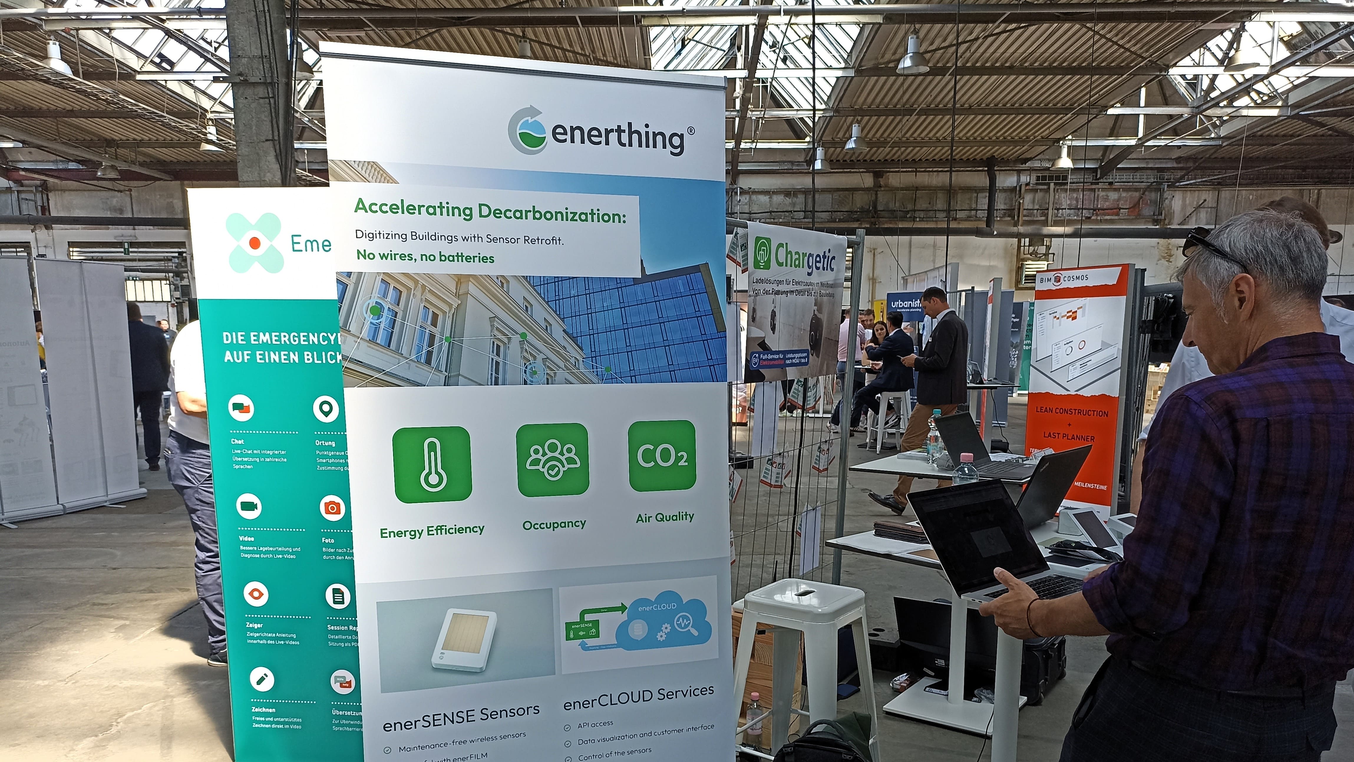 Ansicht Ausstellerstand von enerthing GmbH auf der Messe TECH IN CONSTRUCTION 2024 in Berlin