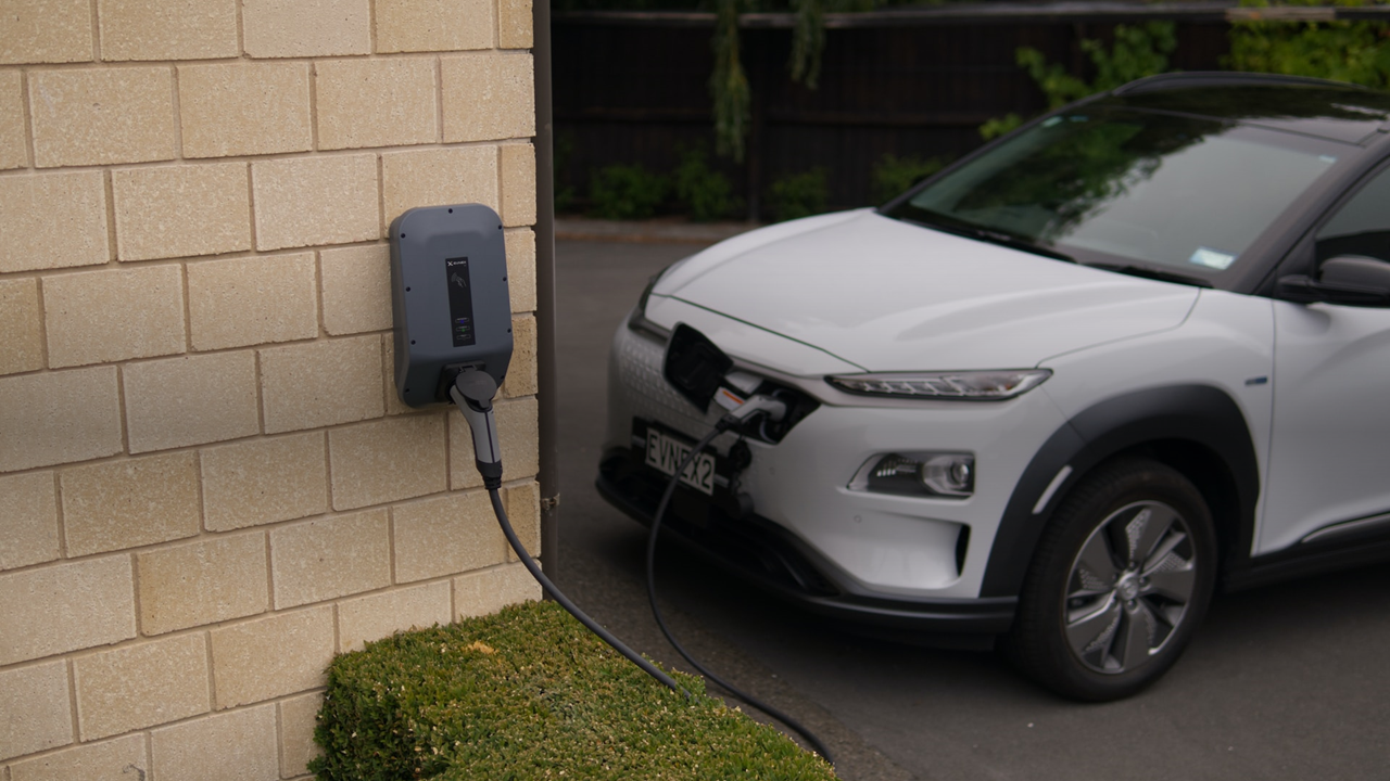 Symbolbild einer Ladestation (Wallbox) als ein Ladepunkt für ein E-Auto